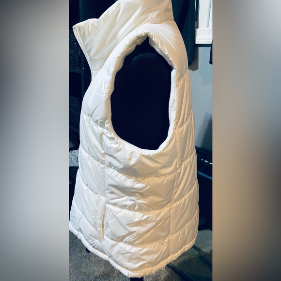 New York & Co brand new w/ tags sleeveless puff. - Picture 2 of 5